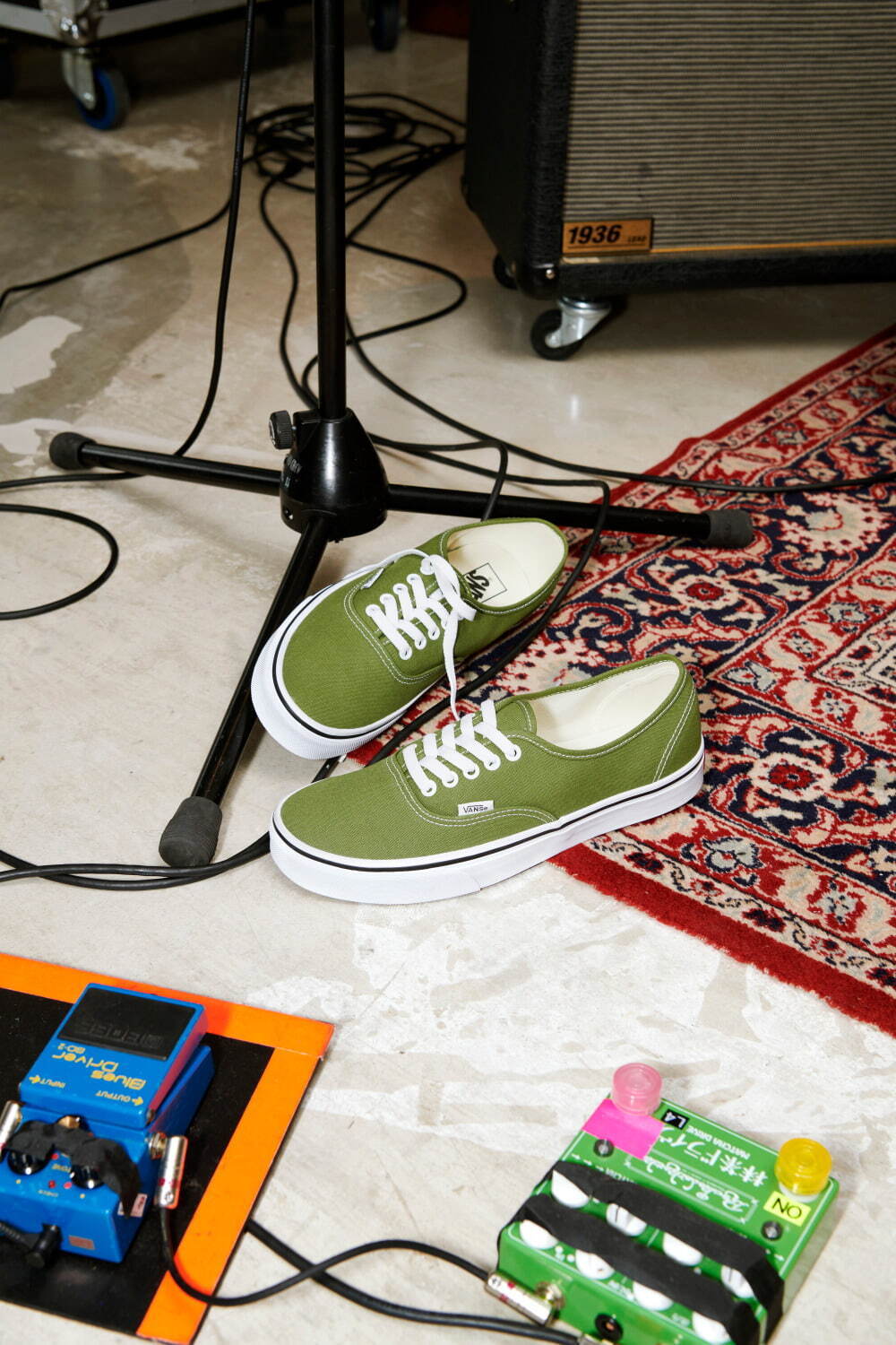 ヴァンズ(Vans) オーセンティック｜写真1