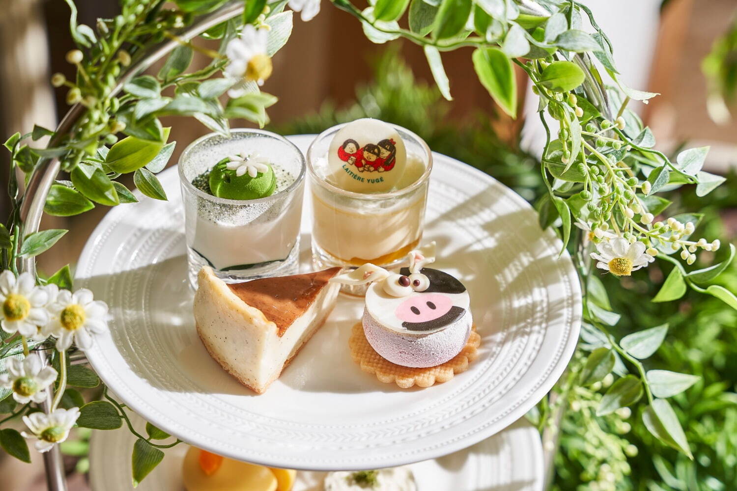 ザ・リッツ・カールトン大阪“乳製品尽くし”アフタヌーンティー、自家製生チーズのケーキやミルクフラン｜写真2