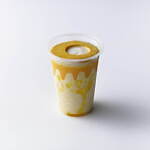 Made in ピエール・エルメ“サクッと”マカロンコックがのった柑橘ミルクのフローズンドリンクなど｜写真1