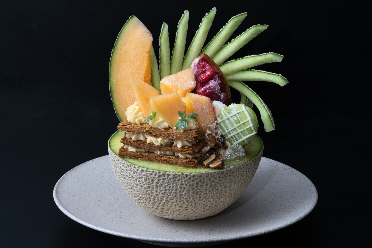 神楽坂のメロン専門店「果房 メロンとロマン」メロン半玉を器にした夏の贅沢メロンパフェ