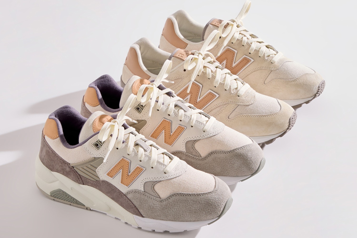Kith×ニューバランスのスニーカー「1300」「580」柔らかな