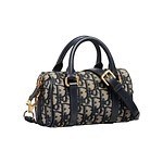 ディオール24年秋冬“ラッキースター＆パドロック”付きボストンバッグ、エンボスレザーやカナージュで｜写真9