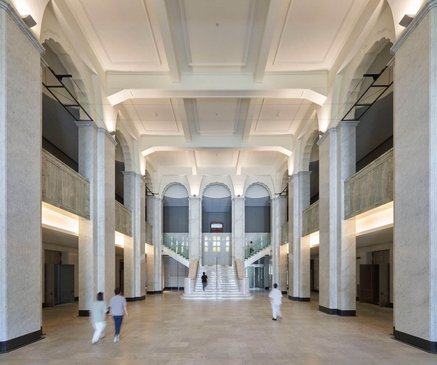 1階中央ホール 撮影：佐々木香輔