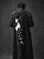 ヨウジヤマモト プールオム “墨染め”ジャカードのロングジャケット、手縫いメッセージのアウターも｜写真19