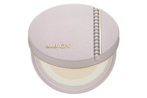 アルビオン24年秋ベースメイク、“ふんわり”明るいツヤ美肌へ導くルースパウダー