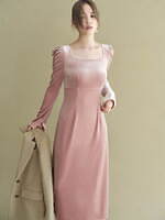 フレイ アイディー24年秋ウェア、ふんわりバルーンのオフショルブラウス＆光沢感溢れるベロアワンピース｜写真2