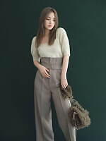 フレイ アイディー24年秋ウェア、ふんわりバルーンのオフショルブラウス＆光沢感溢れるベロアワンピース｜写真3