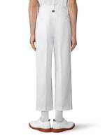 トム ブラウン“アメリカのスポーツウェア”着想、白の軽量テーラリングコート＆プリーツドレスなど｜写真20