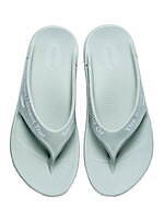 タカヒロミヤシタザソロイスト．×ウーフォス“左右非対称プリント”のメンズサンダル、新色の淡いグレーも｜写真11