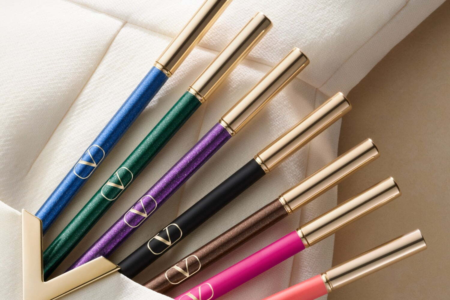 マットアイシャドウ｜ヴァレンティノ ビューティ24年秋コスメ、“アイシャドウにもなる”2in1カラーアイライナー