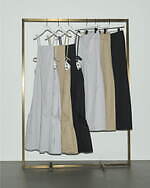 ディッキーズのスタイリング/限定ウェア、コクーンシルエットのパンツ＆ラッフルワンピース｜写真1