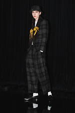 ヴィヴィアン・ウエストウッド マン 2024年秋冬コレクション - クラシカルを基盤としたストリート｜写真1