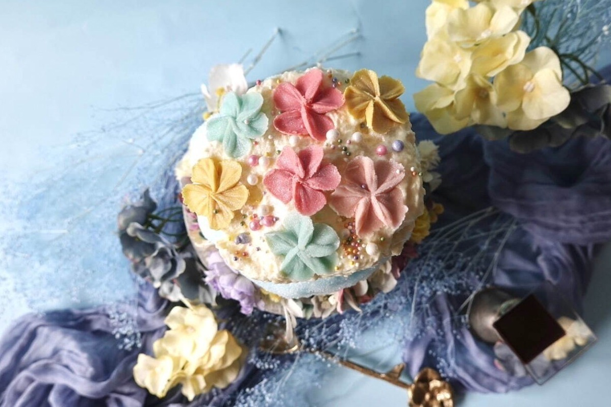 地球モチーフ｜“まるでケーキ”なかき氷、白あんの花や地球モチーフの特製メレンゲを乗せて - 東京・西荻窪で