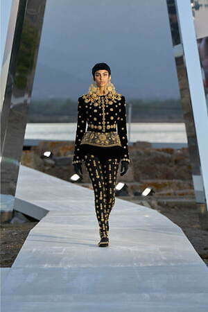 ドルチェ＆ガッバーナ アルタ モーダ(DOLCE&GABBANA Alta Moda) 2024-25年秋冬ウィメンズコレクション  - 写真17