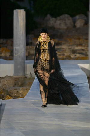 ドルチェ＆ガッバーナ アルタ モーダ(DOLCE&GABBANA Alta Moda) 2024-25年秋冬ウィメンズコレクション  - 写真69