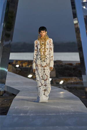 ドルチェ＆ガッバーナ アルタ モーダ(DOLCE&GABBANA Alta Moda) 2024-25年秋冬ウィメンズコレクション  - 写真75