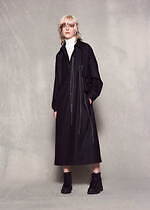 Y's 24年秋冬ウェア、“未完成風”ステッチのシャツドレスや深みカーキのギャバジンコート｜写真15