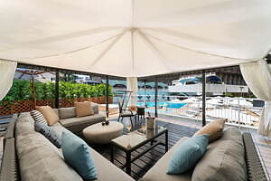 ホテルニューオータニ(東京)のナイトプール - フリーフロー付きプラン＆DJナイト、“無制限”パスも｜写真1