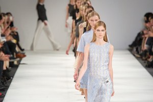 プリングル オブ スコットランドのミニマル＆モダンなコレクション - ロンドン・ファッション・ウィーク 2011年春夏