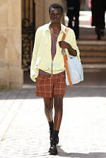 ベッドフォードの25年春夏、ひび割れ加工のレザージャケット＆ボリュームスリーブのボンバージャケット｜写真4