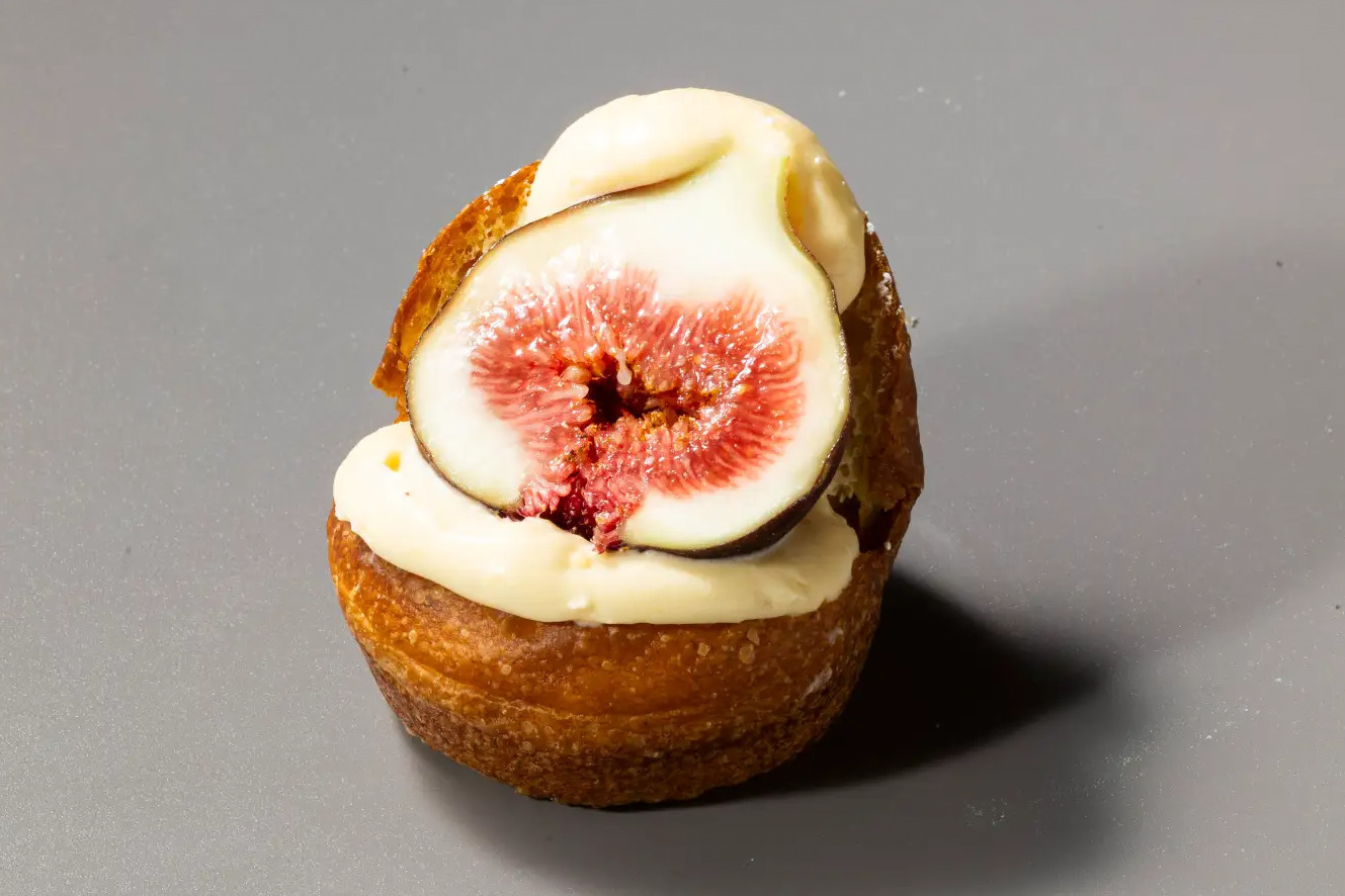 ベーカリー｜アマムダコタンの新ベーカリーカフェ「ダコー」九州初上陸、“生ドーナツ生地”メロンパンなど40種