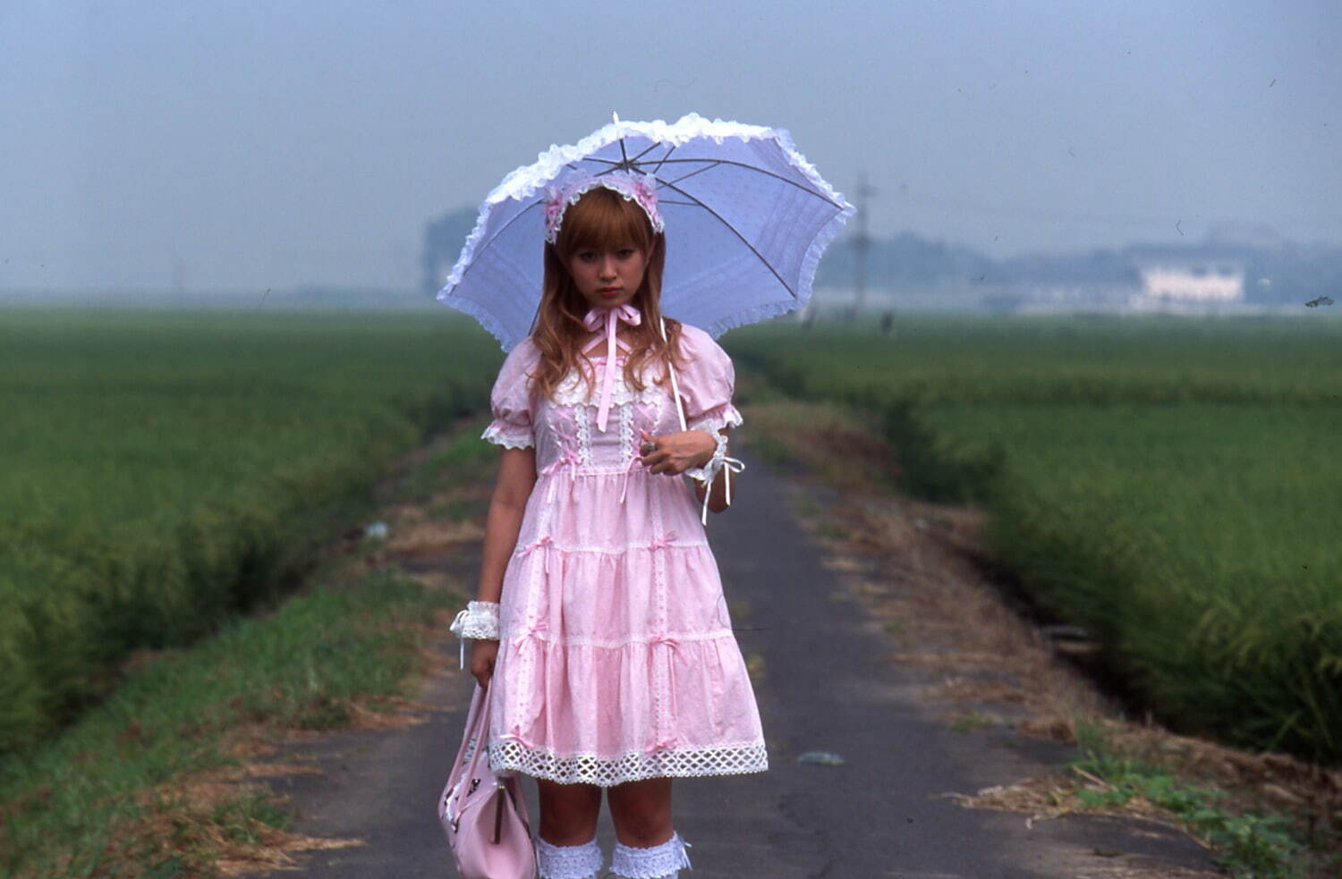 映画『下妻物語』デジタル版でリバイバル上映、深田恭子＆土屋アンナ演じるロリータとヤンキーの友情物語｜写真2
