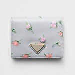 プラダのウィメンズ財布、“ローズ”柄×パールグレーのレザー二つ折り＆ミニ財布も｜写真5