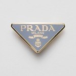 プラダのウィメンズ財布、“ローズ”柄×パールグレーのレザー二つ折り＆ミニ財布も｜写真12