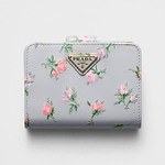 プラダのウィメンズ財布、“ローズ”柄×パールグレーのレザー二つ折り＆ミニ財布も｜写真3