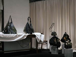 ディスコード ヨウジヤマモトのアイコンバッグを“リメイク・再構築”した1点物、新宿で先行発売｜写真24