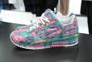 コム デ ギャルソン・シャツ(COMME des GARÇONS SHIRT), アシックス(ASICS) ゲルライト スリー｜写真1