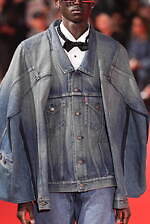 ジュンヤ ワタナベ マン×リーバイスのデニムパンツ＆ジャケット、“ダメージ風”パッチワークジーンズ｜写真4