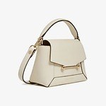 ストラスベリー24年秋冬バッグ、“S字”モチーフの留め具付き「ベイ」や台形フォルムの「モザイク」｜写真3