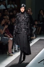 アンリアレイジ(ANREALAGE) 黒の衝撃｜写真2