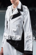 アンリアレイジ(ANREALAGE) 黒の衝撃｜写真7