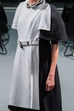 アンリアレイジ(ANREALAGE) 黒の衝撃｜写真9