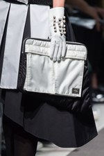 アンリアレイジ(ANREALAGE) 黒の衝撃｜写真15