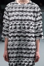 アンリアレイジ(ANREALAGE) 黒の衝撃｜写真22