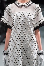 アンリアレイジ(ANREALAGE) 黒の衝撃｜写真26