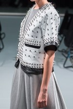 アンリアレイジ(ANREALAGE) 黒の衝撃｜写真28