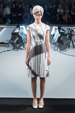 アンリアレイジ(ANREALAGE) 黒の衝撃｜写真44