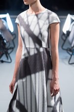 アンリアレイジ(ANREALAGE) 黒の衝撃｜写真45