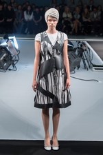 アンリアレイジ(ANREALAGE) 黒の衝撃｜写真46