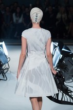 アンリアレイジ(ANREALAGE) 黒の衝撃｜写真51