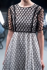 アンリアレイジ(ANREALAGE) 黒の衝撃｜写真58