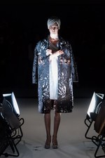 アンリアレイジ(ANREALAGE) 黒の衝撃｜写真67