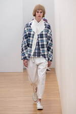 コム デ ギャルソン・シャツ 2025年春夏コレクション - 軽快なディスプロポーション｜写真4