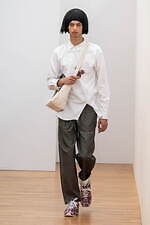 コム デ ギャルソン・シャツ 2025年春夏コレクション - 軽快なディスプロポーション｜写真17