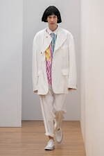 コム デ ギャルソン・シャツ 2025年春夏コレクション - 軽快なディスプロポーション｜写真29