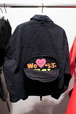 ダブレット25年春夏ウェア、“某平成の歌姫”風ロング丈Tシャツや生肉パッケージTシャツなど｜写真7